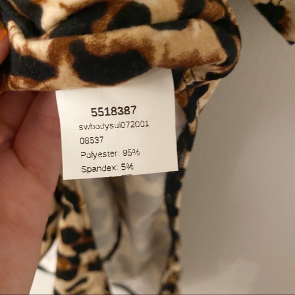 5/$20 SHEIN Leopard Bodysuit Size M - Picture 4 of 5
